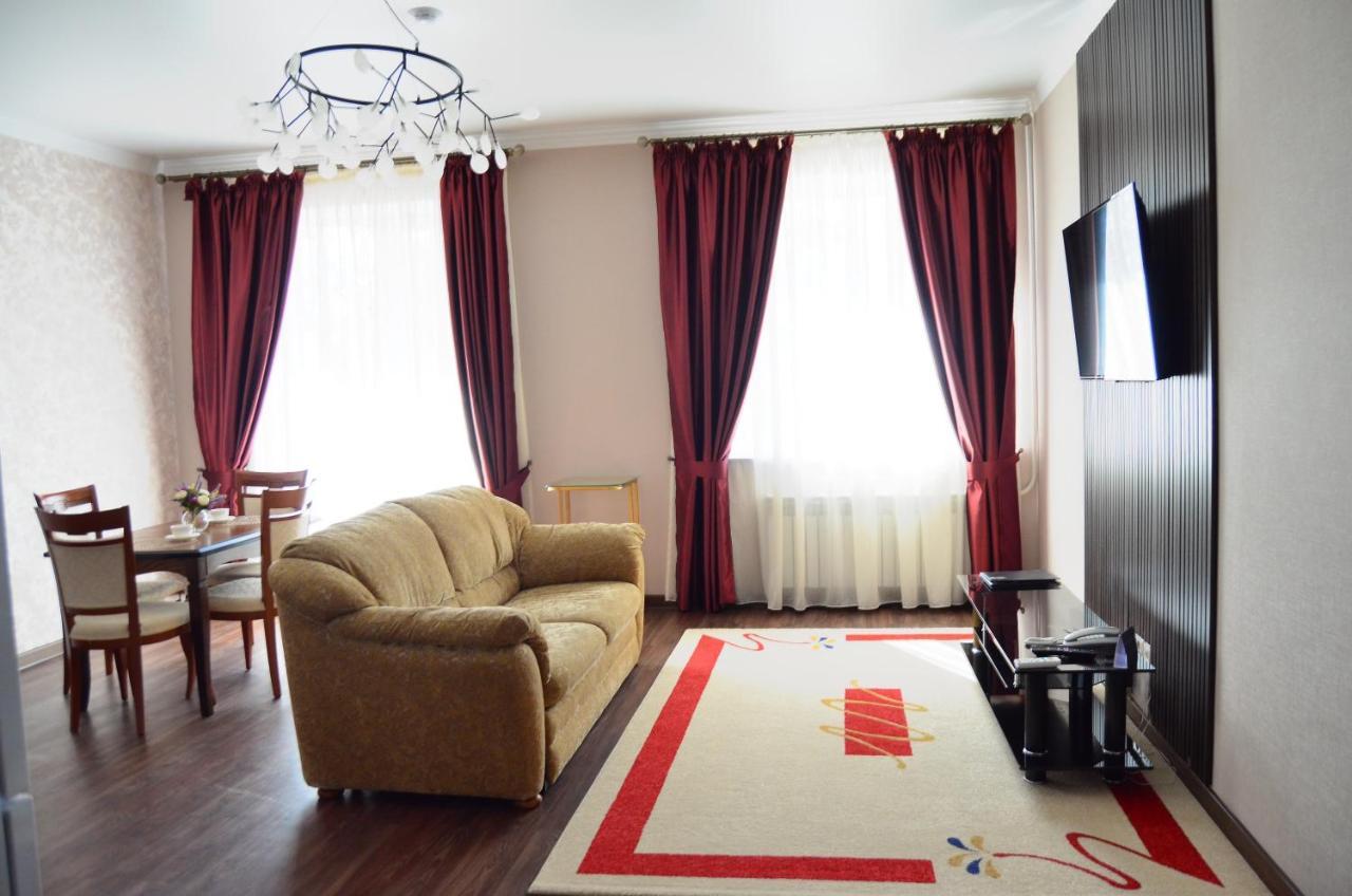 Golden Park Hotel Pavlodar Kültér fotó